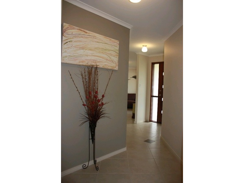 9 Chesterton Street, Pacific Pines QLD 4211