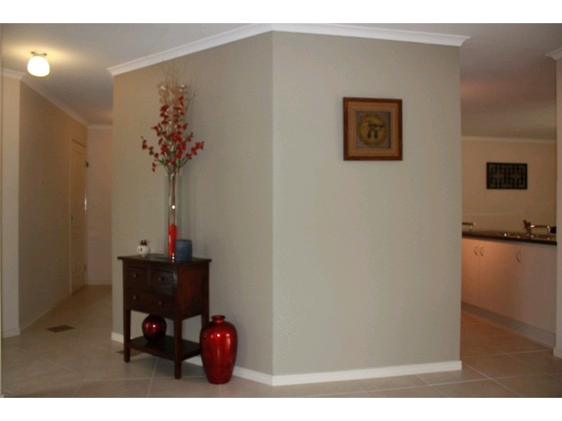 9 Chesterton Street, Pacific Pines QLD 4211