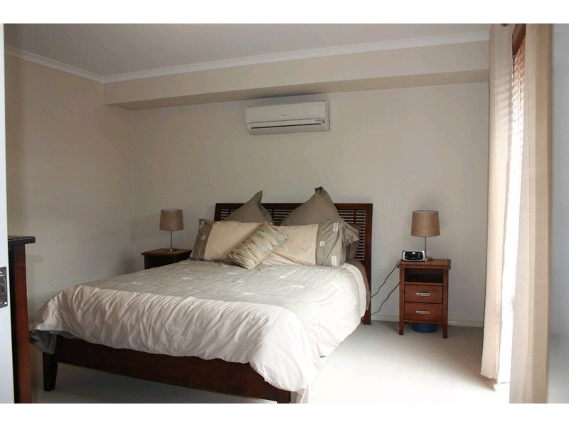 9 Chesterton Street, Pacific Pines QLD 4211