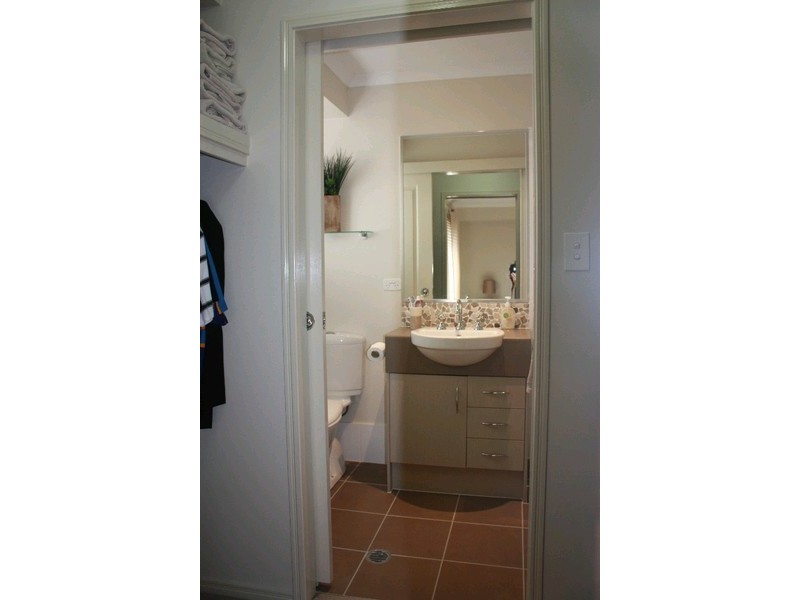 9 Chesterton Street, Pacific Pines QLD 4211