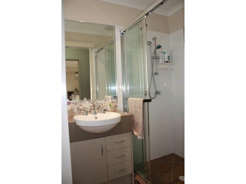 9 Chesterton Street, Pacific Pines QLD 4211