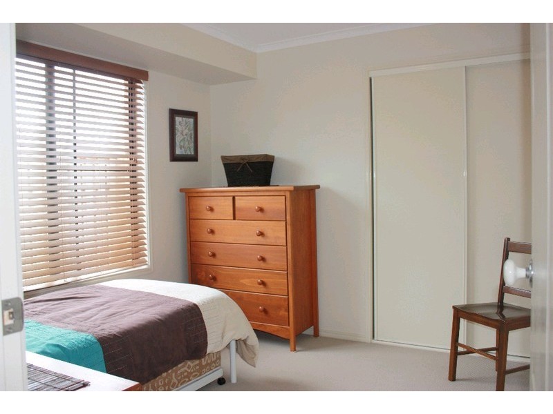 9 Chesterton Street, Pacific Pines QLD 4211