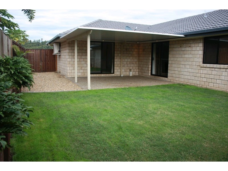 9 Chesterton Street, Pacific Pines QLD 4211