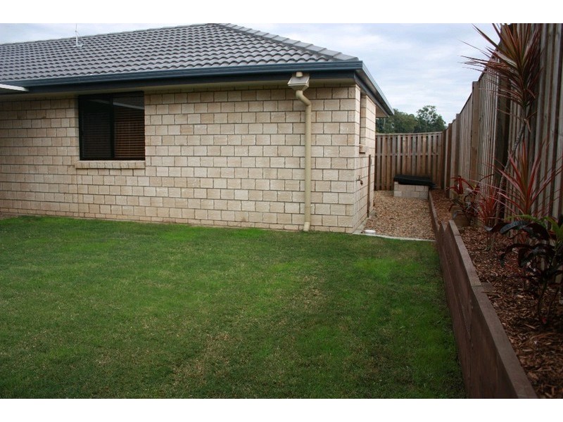 9 Chesterton Street, Pacific Pines QLD 4211