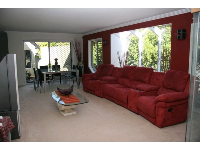 27A Ben Lomond Drive, Highland Park QLD 4211