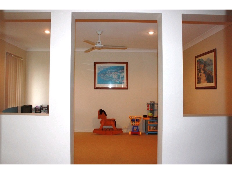 27A Ben Lomond Drive, Highland Park QLD 4211