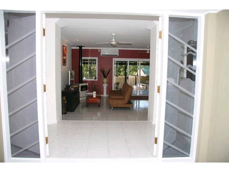 27A Ben Lomond Drive, Highland Park QLD 4211