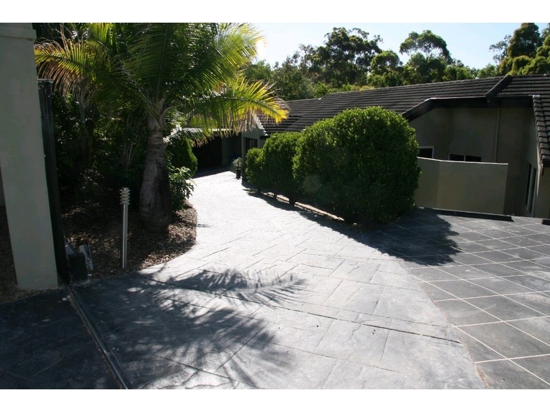 27A Ben Lomond Drive, Highland Park QLD 4211