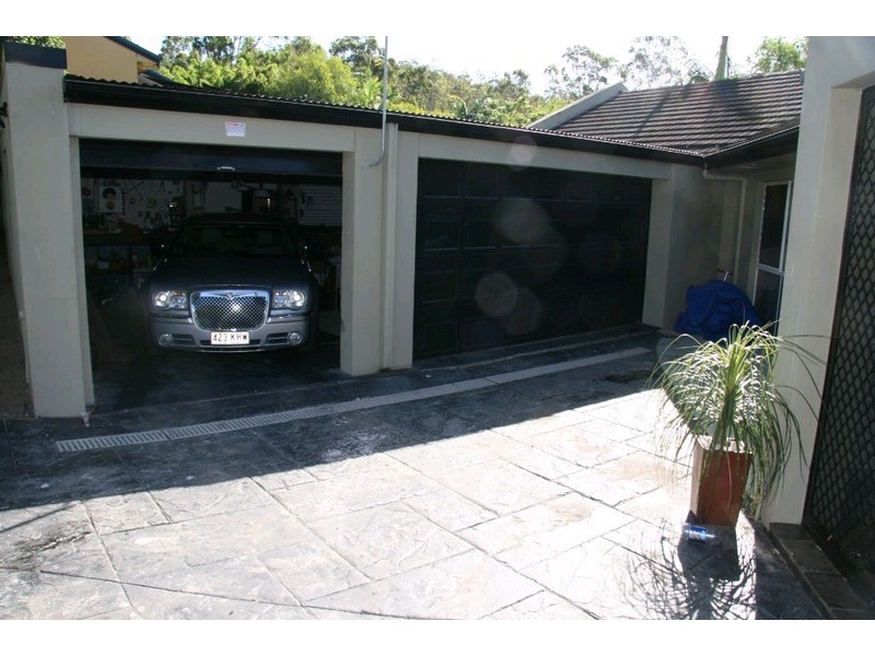 27A Ben Lomond Drive, Highland Park QLD 4211