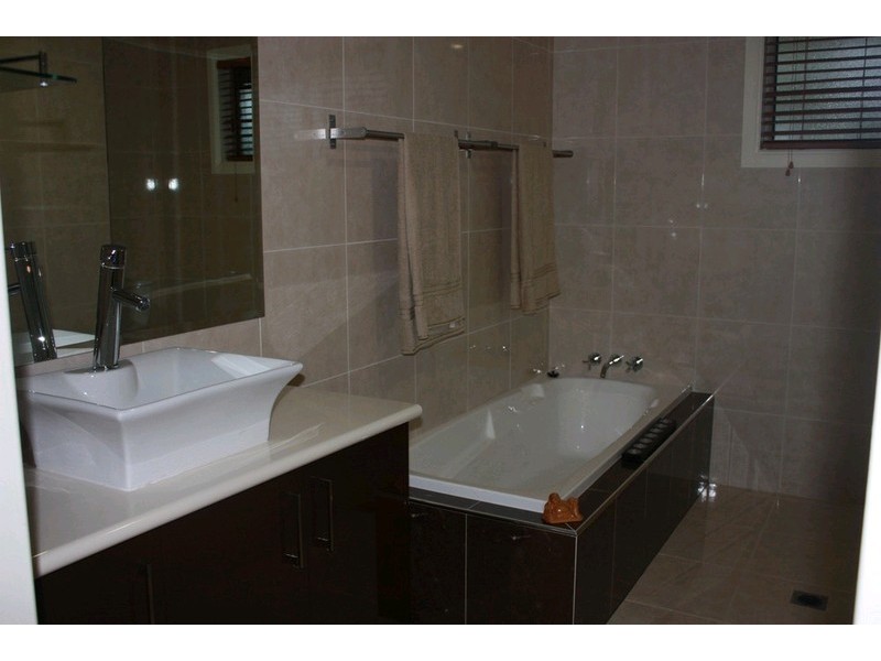 1/348 Oxley Drive, Coombabah QLD 4216