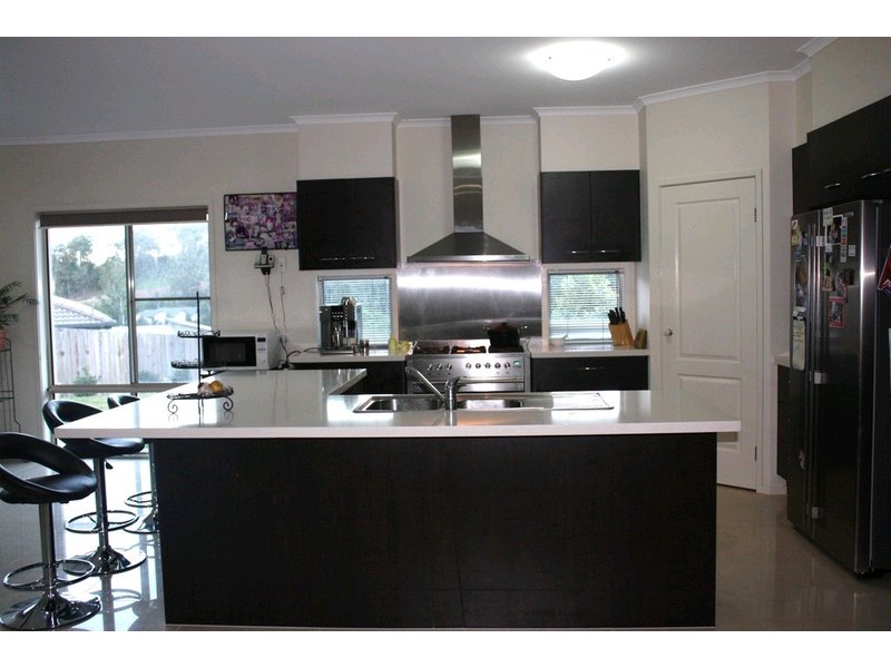 5 James Place, Maudsland QLD 4210