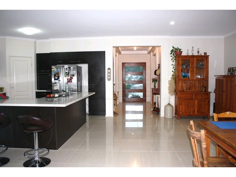 5 James Place, Maudsland QLD 4210