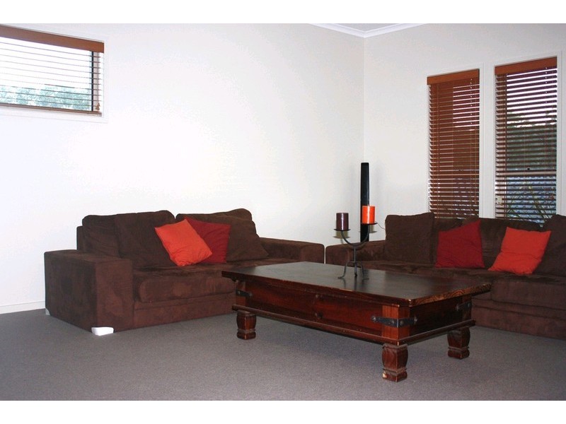 5 James Place, Maudsland QLD 4210