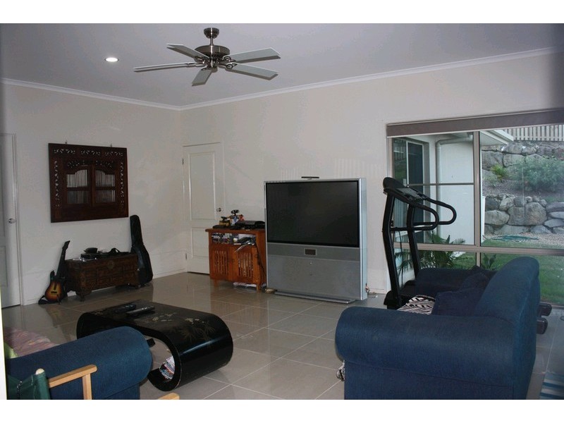 5 James Place, Maudsland QLD 4210