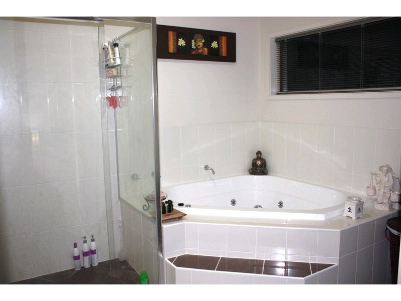 5 James Place, Maudsland QLD 4210