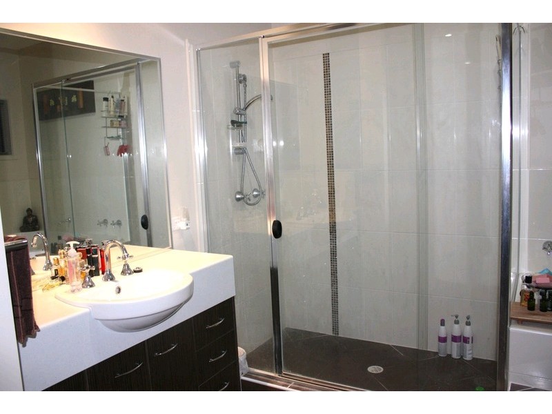 5 James Place, Maudsland QLD 4210