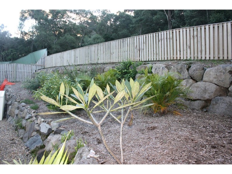 5 James Place, Maudsland QLD 4210