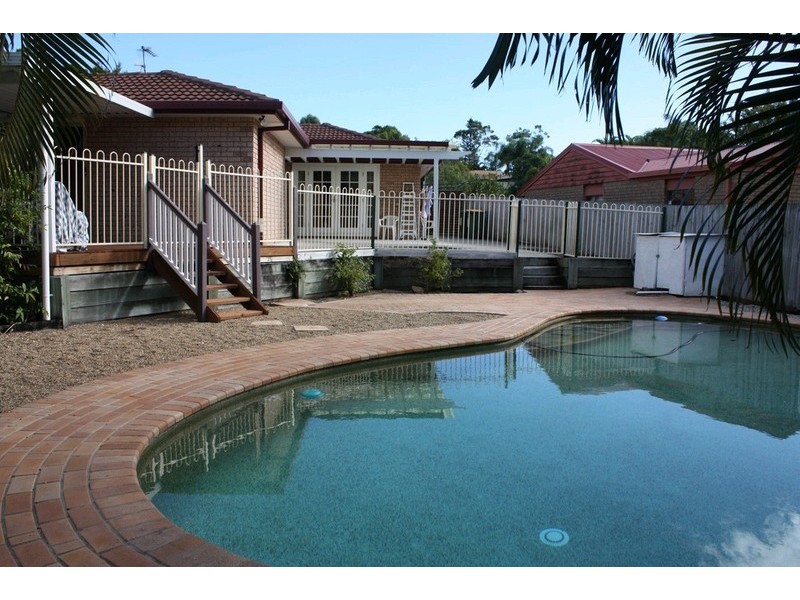 33 Armidale Crescent, Helensvale QLD 4212