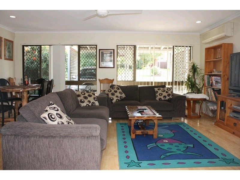 33 Armidale Crescent, Helensvale QLD 4212