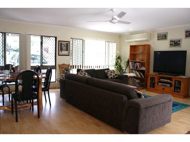 33 Armidale Crescent, Helensvale QLD 4212