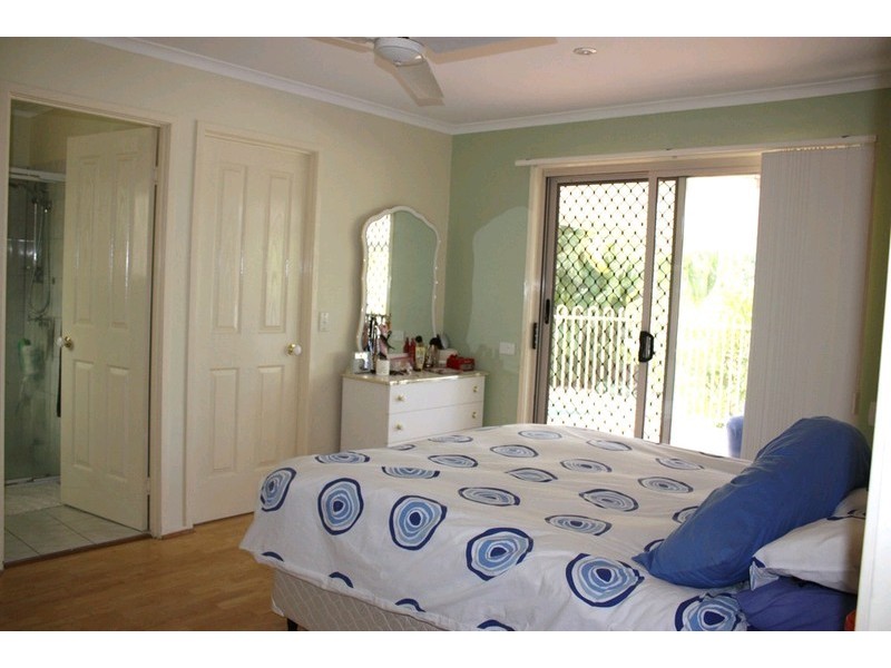 33 Armidale Crescent, Helensvale QLD 4212