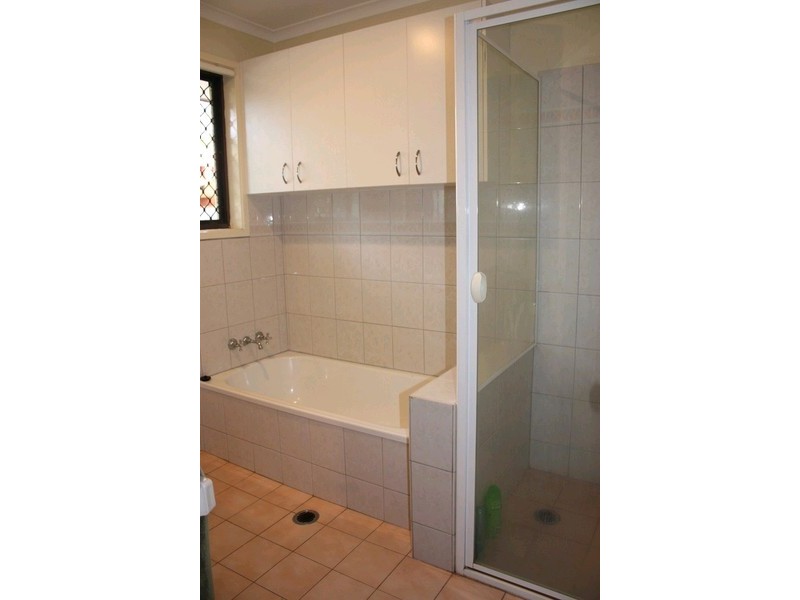 33 Armidale Crescent, Helensvale QLD 4212