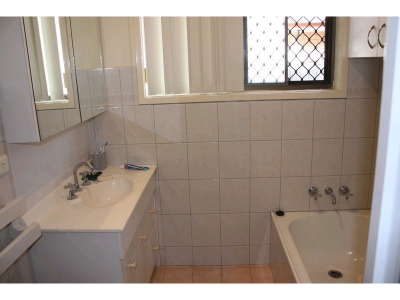 33 Armidale Crescent, Helensvale QLD 4212