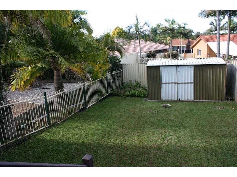 33 Armidale Crescent, Helensvale QLD 4212