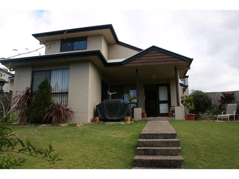 1/9 Coonowrin Street, Pacific Pines QLD 4211