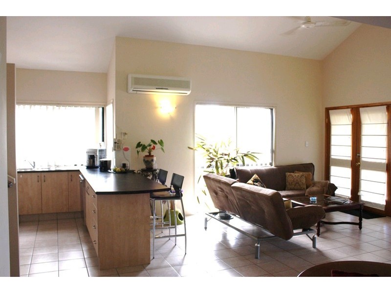 1/9 Coonowrin Street, Pacific Pines QLD 4211