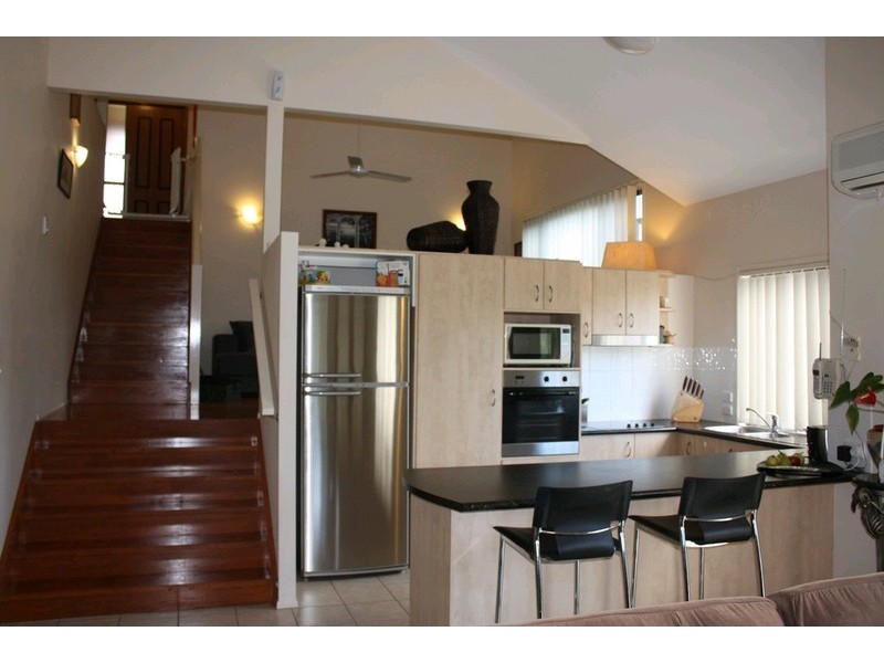 1/9 Coonowrin Street, Pacific Pines QLD 4211