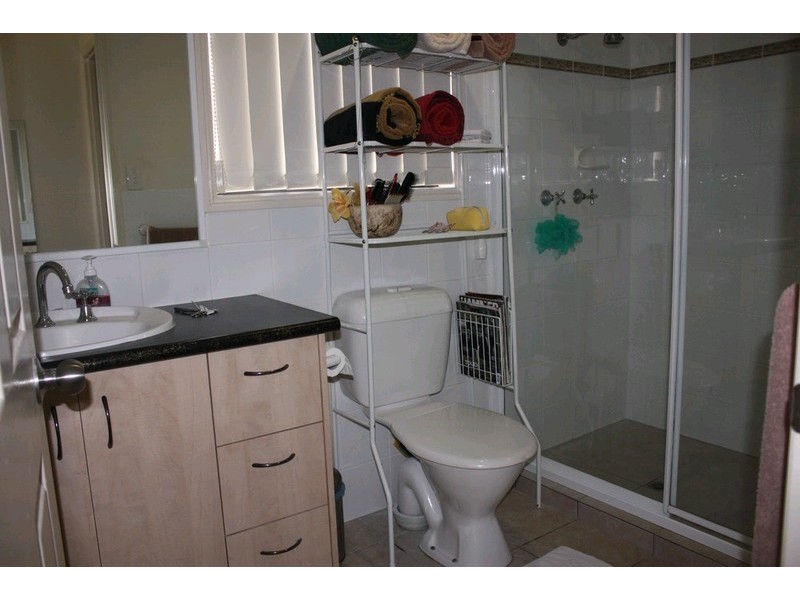 1/9 Coonowrin Street, Pacific Pines QLD 4211