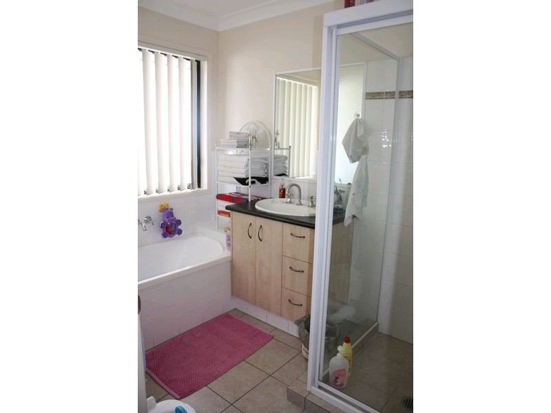 1/9 Coonowrin Street, Pacific Pines QLD 4211