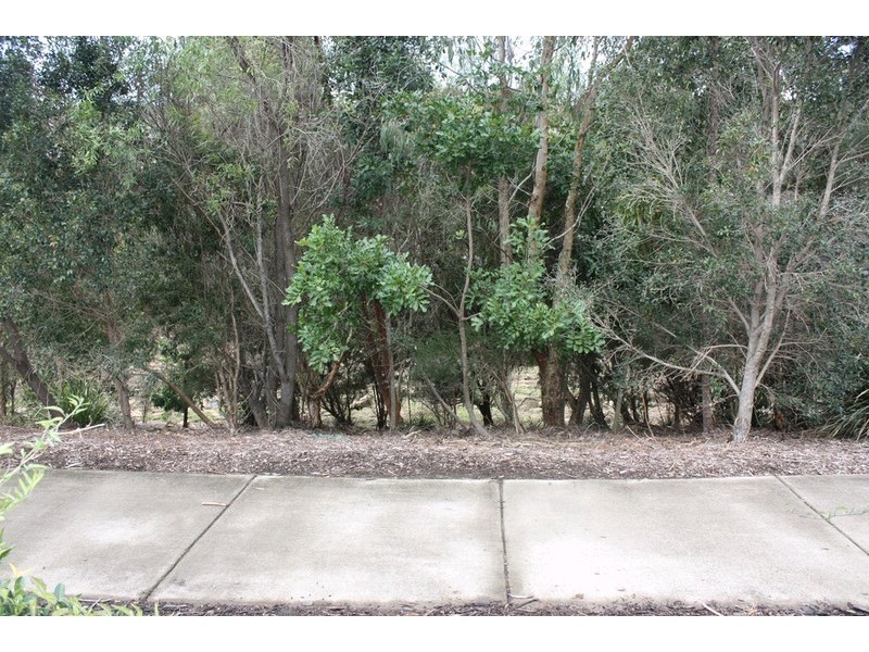 1/9 Coonowrin Street, Pacific Pines QLD 4211