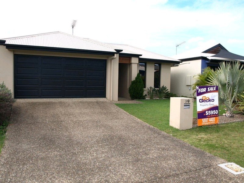 1/9 Coonowrin Street, Pacific Pines QLD 4211