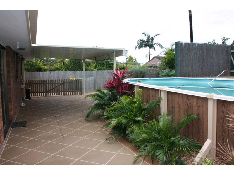 33 Jabiluka Drive, Highland Park QLD 4211
