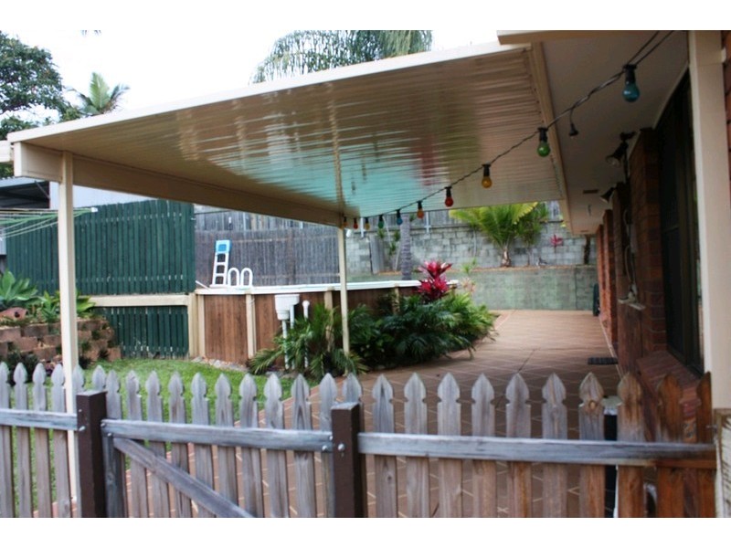 33 Jabiluka Drive, Highland Park QLD 4211