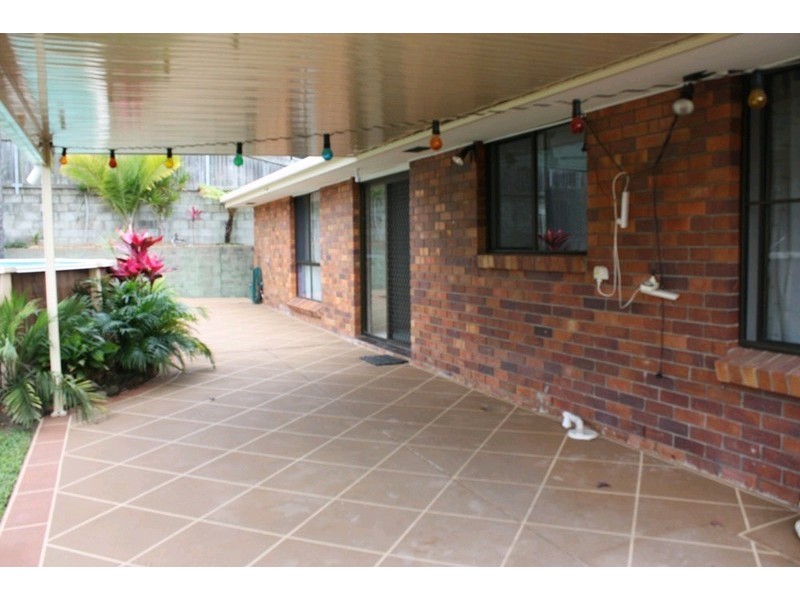 33 Jabiluka Drive, Highland Park QLD 4211