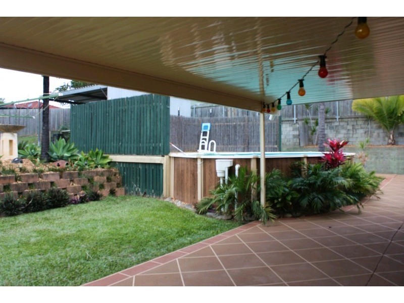 33 Jabiluka Drive, Highland Park QLD 4211