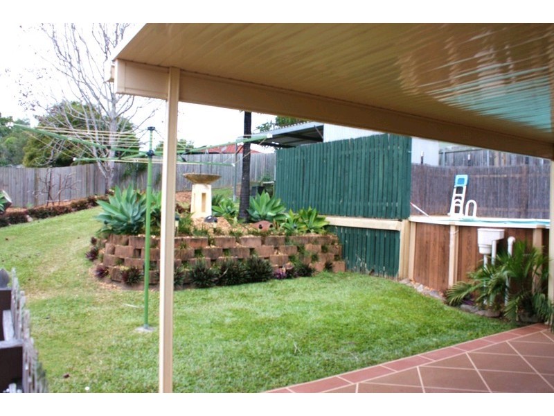 33 Jabiluka Drive, Highland Park QLD 4211