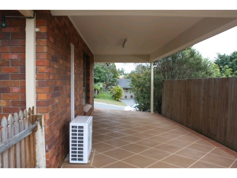 33 Jabiluka Drive, Highland Park QLD 4211