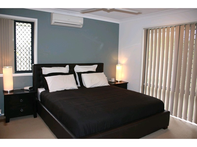 33 Cobb & Co Drive, Oxenford QLD 4210