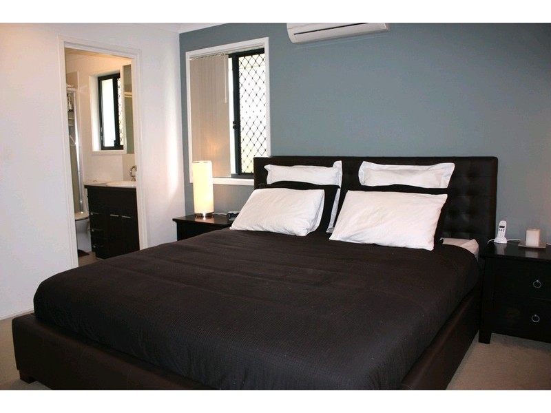 33 Cobb & Co Drive, Oxenford QLD 4210