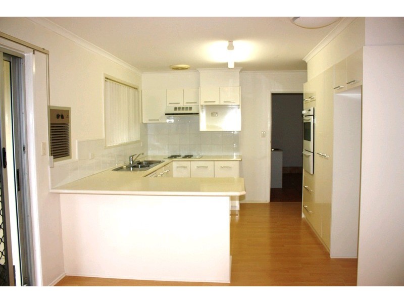 4 Kanni Court, Ashmore QLD 4214