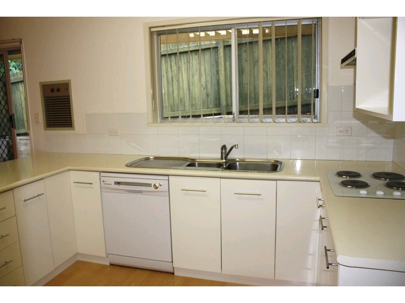 4 Kanni Court, Ashmore QLD 4214
