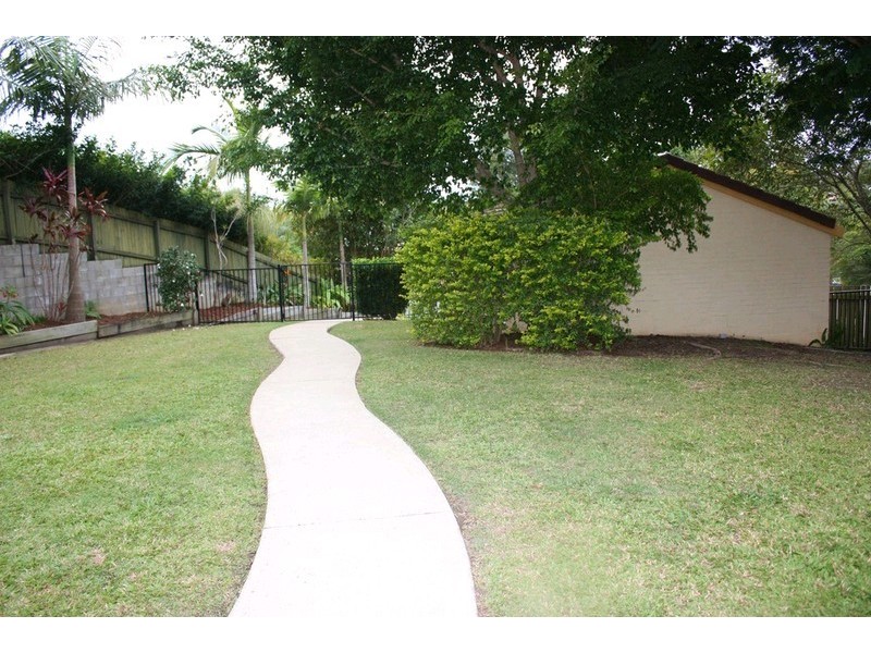 4 Kanni Court, Ashmore QLD 4214
