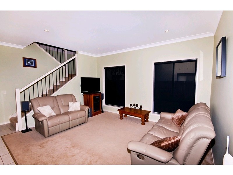 27 Casuarina Drive, Molendinar QLD 4214