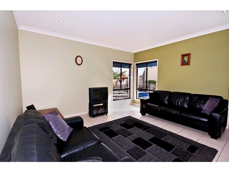 27 Casuarina Drive, Molendinar QLD 4214