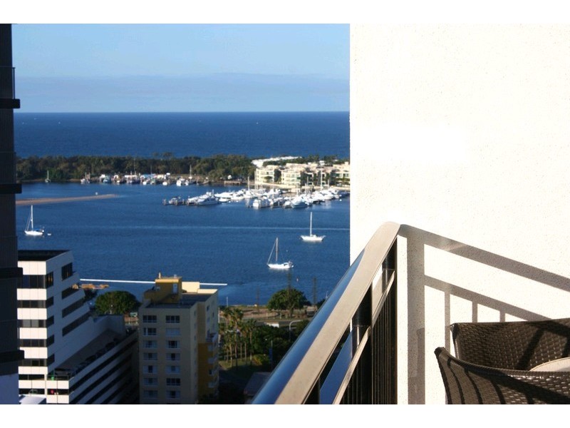 22009/5 Lawson Street, Southport QLD 4215