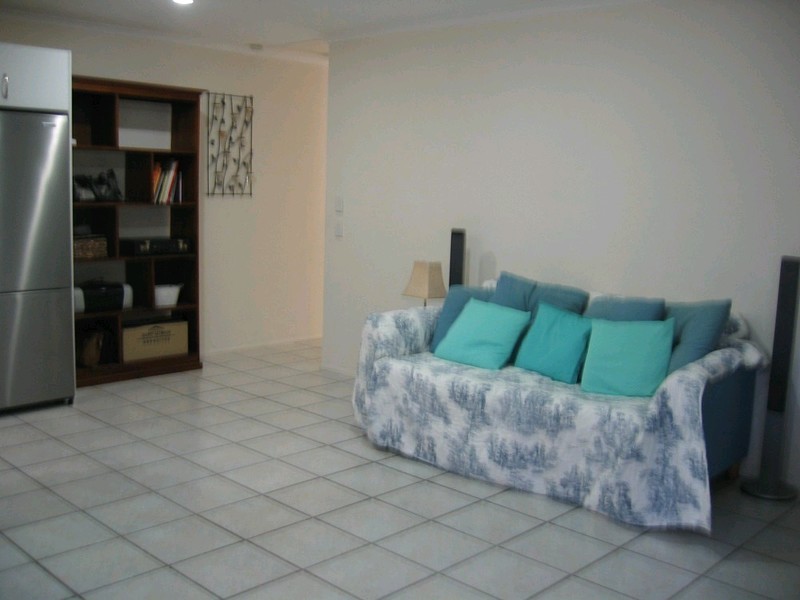 1/52 Village Way, Oxenford QLD 4210